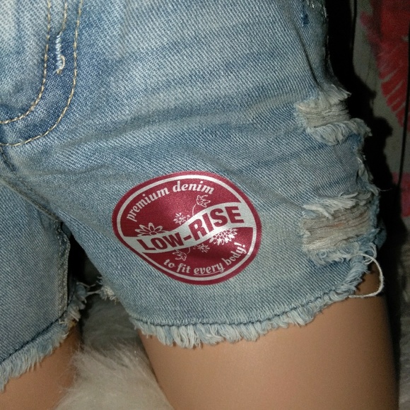 Amethyst Jeans Low Rise Shorts - Picture 3 of 6